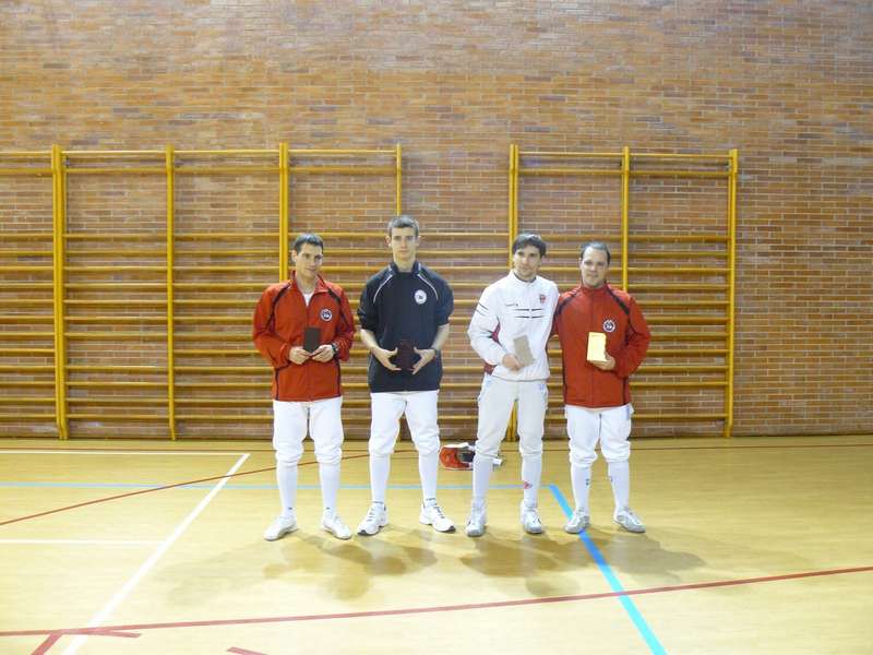 El Club Navarro de Esgrima y el Sancho VII se reparten las victorias en el III Torneo de R&aacute;nking Navarro de Espada